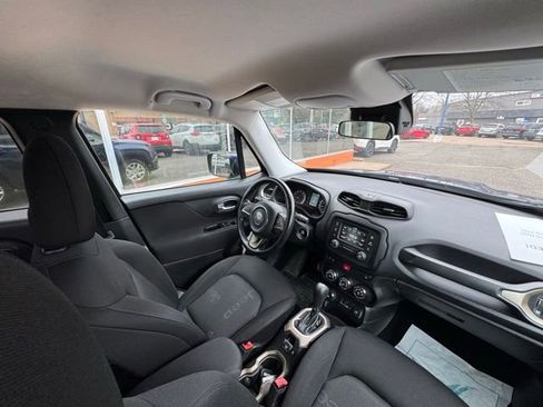 Used 2017 Jeep Renegade Latitude w/ Cold Weather Group AWD/4WD image 25