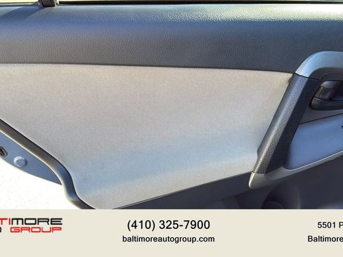 Used 2011 Toyota RAV4 4WD image 31