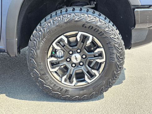 Used 2023 Chevrolet Silverado 1500 ZR2 w/ Technology Package AWD/4WD image 9