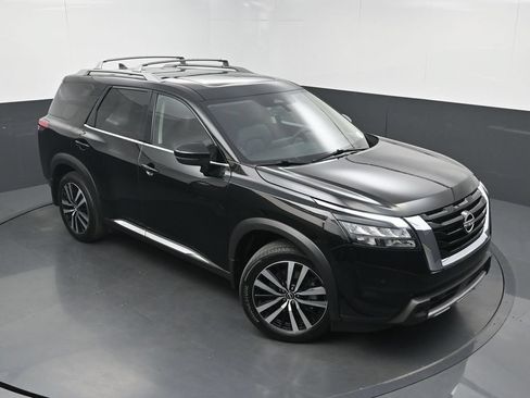 Used 2025 Nissan Pathfinder Platinum FWD image 35