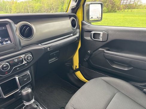 Used 2023 Jeep Gladiator Sport image 27