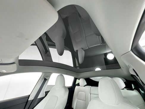 Used 2024 Tesla Model Y Long Range image 17