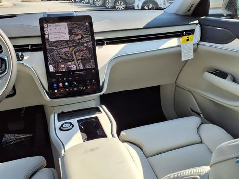 New 2025 Volvo EX90 Ultra image 13