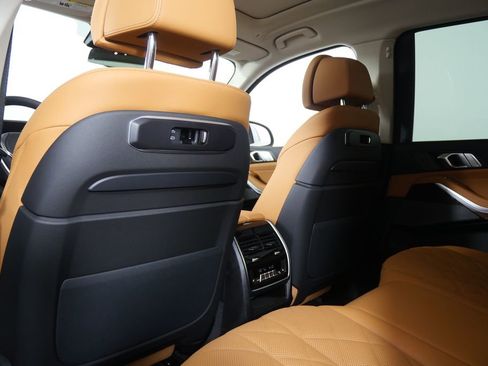 Used 2026 BMW X7 xDrive40i w/ Premium Package image 18