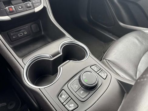 Used 2024 GMC Terrain SLT image 27