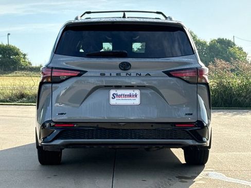 Used 2025 Toyota Sienna XSE w/ XSE Plus Package FWD image 6