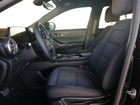 Used 2025 Chevrolet Equinox LT w/ Safety and Technology Package image 9