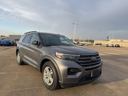 Used 2022 Ford Explorer XLT image 1