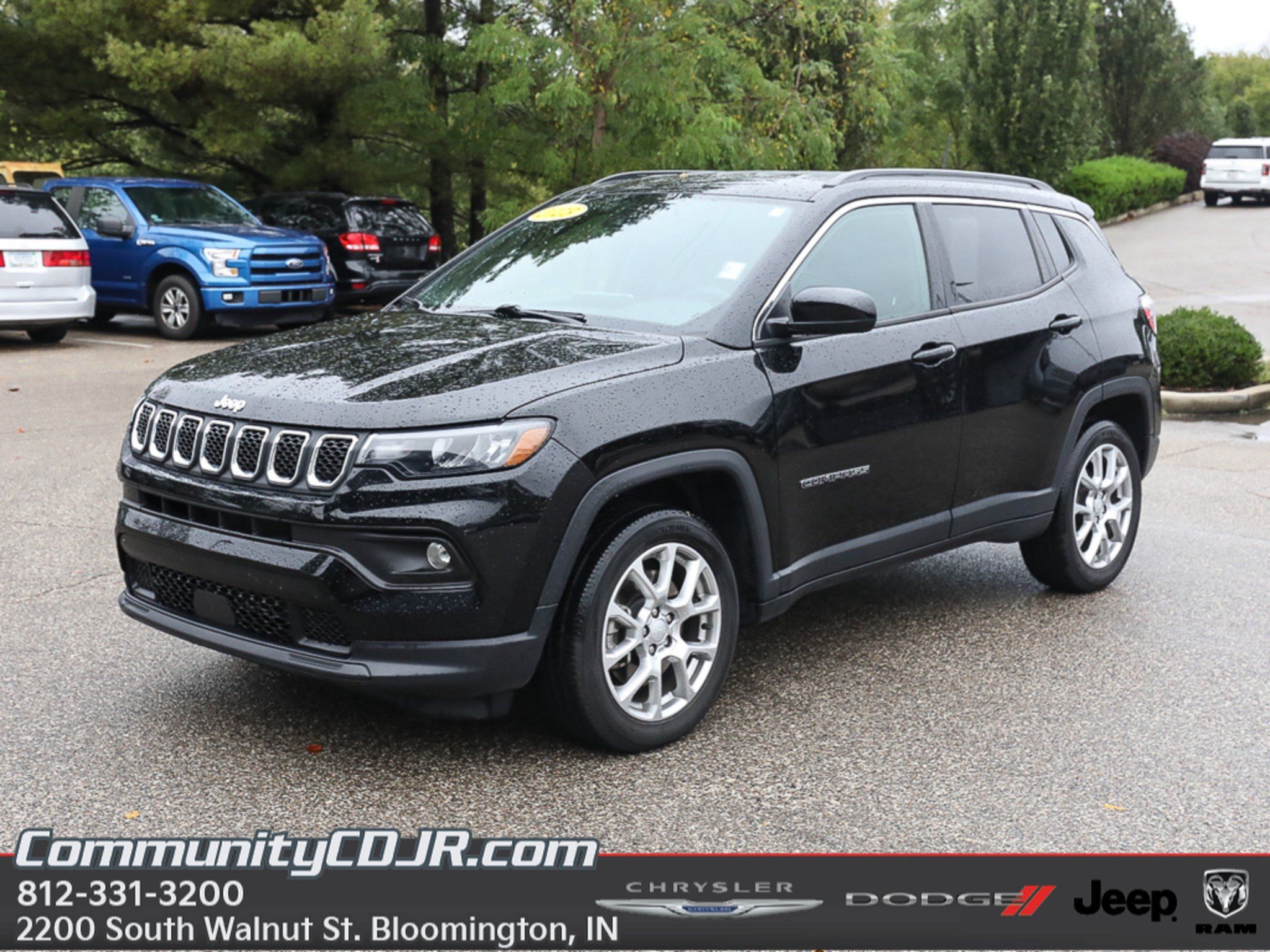 Used 2023 Jeep Compass Latitude AWD/4WD image 1