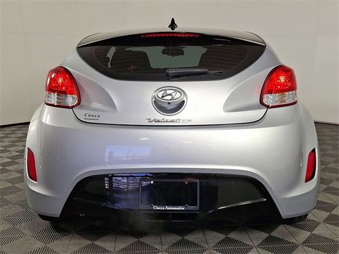 Used 2017 Hyundai Veloster Value Edition image 8