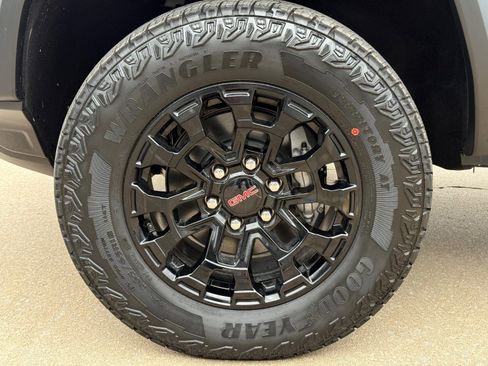 New 2026 GMC Canyon Elevation w/ Convenience Package image 7