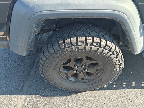 Used 2020 Jeep Gladiator Sport w/ Quick Order Package 24S image 7