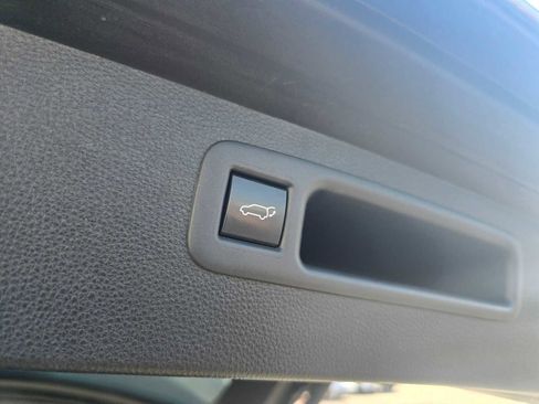 Used 2020 Toyota Highlander XLE image 18