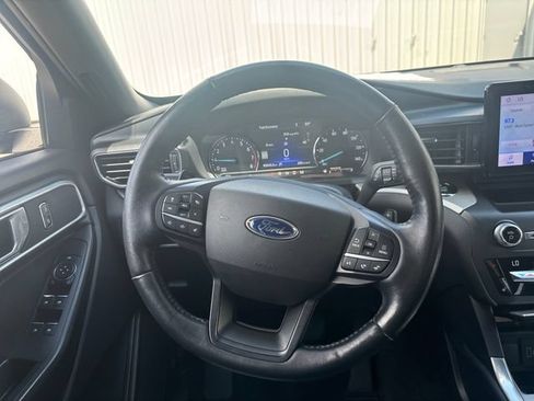 Used 2020 Ford Explorer XLT w/ Equipment Group 202A AWD/4WD image 14