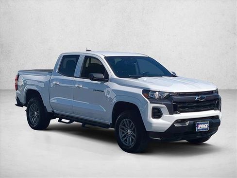 Used 2025 Chevrolet Colorado LT AWD/4WD image 3