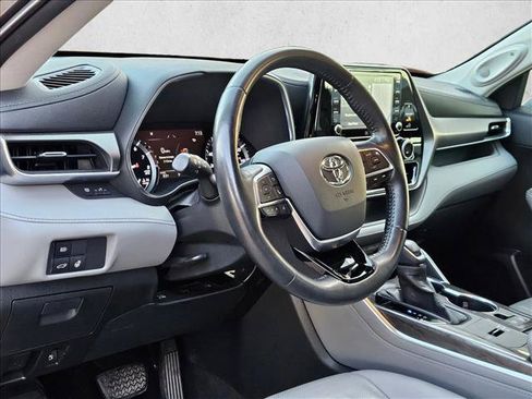 Used 2020 Toyota Highlander Limited FWD image 9