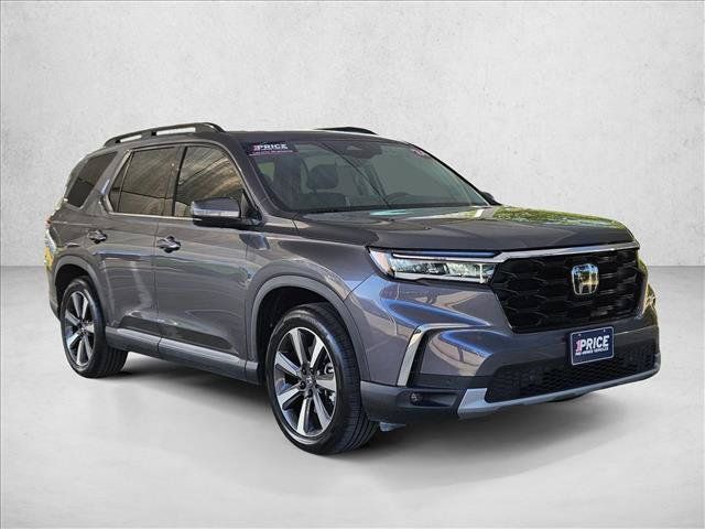 Used 2024 Honda Pilot Touring image 3