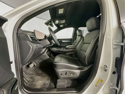 Used 2025 Buick Enclave Preferred FWD image 13