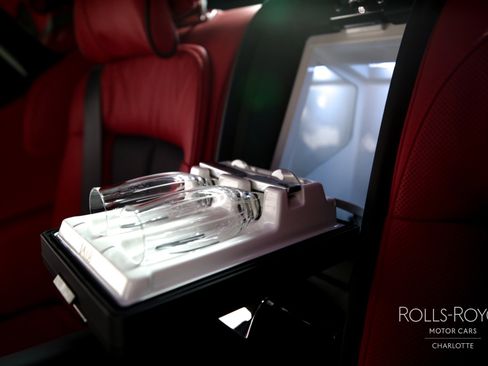 Used 2024 Rolls-Royce Phantom Extended Wheelbase w/ The Phantom Package image 25