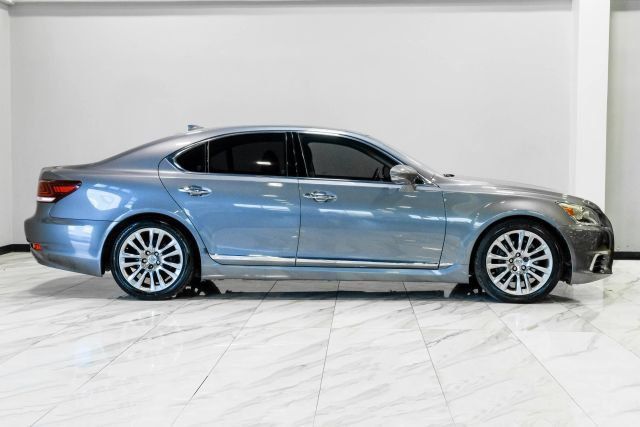 Used 2017 Lexus LS 460 w/ Comfort Package RWD image 10