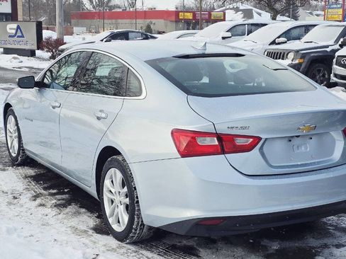 Used 2017 Chevrolet Malibu LT image 4
