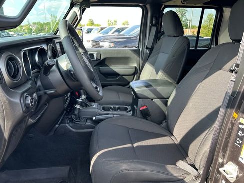 Used 2023 Jeep Gladiator Sport AWD/4WD image 20