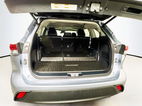 Certified 2022 Toyota Highlander XLE image 24