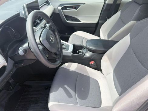 Used 2024 Toyota RAV4 XLE w/ Convenience Package image 5