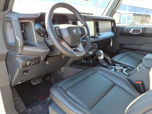 New 2025 Ford Bronco Badlands image 12