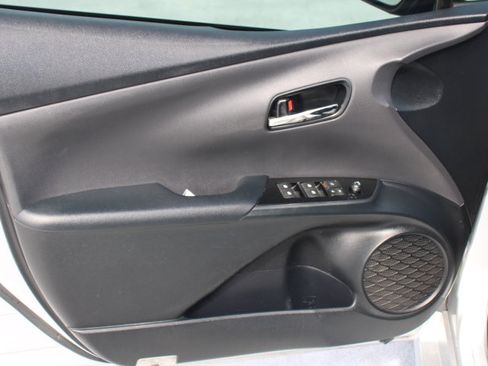 Used 2017 Toyota Prius Four FWD image 10