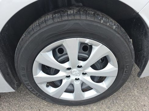 Used 2020 Toyota Corolla LE image 6