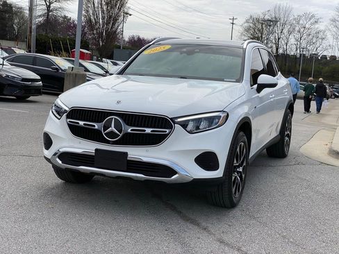 Used 2025 Mercedes-Benz GLC 350e 4MATIC image 3