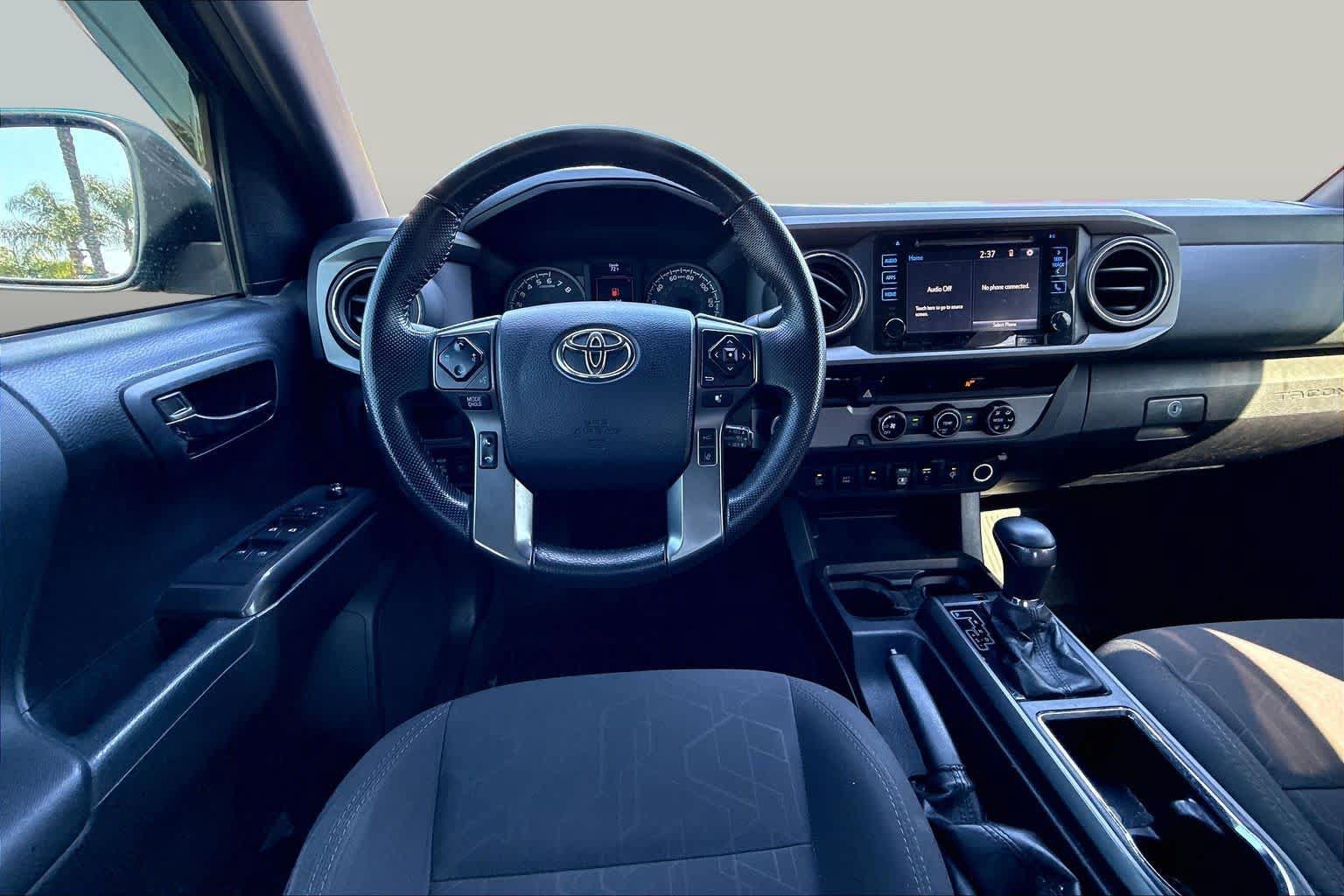 Used 2018 Toyota Tacoma TRD Sport w/ Technology Package RWD image 5