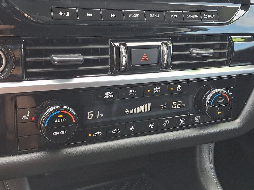 Used 2023 Nissan Pathfinder SL AWD/4WD image 18