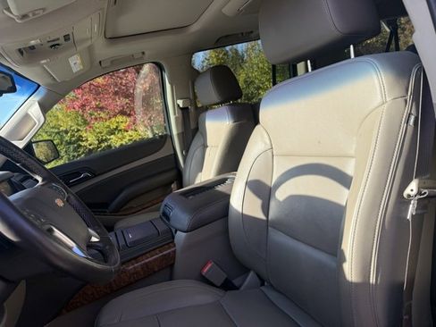 Used 2020 Chevrolet Suburban Premier image 13