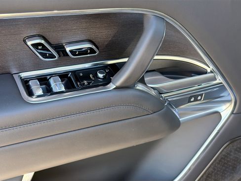 Used 2024 Land Rover Range Rover Autobiography image 23