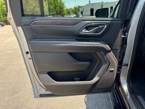 Used 2024 Chevrolet Suburban LT AWD/4WD image 15