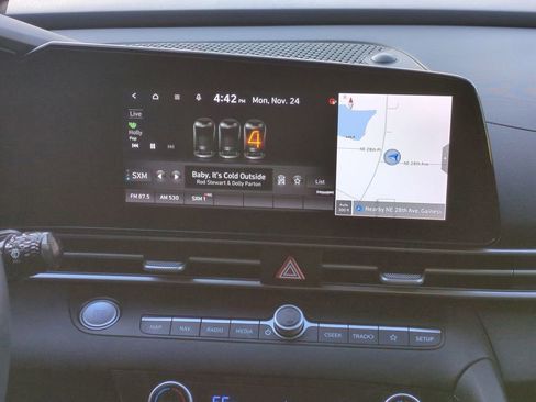 Used 2023 Hyundai Elantra Limited image 18