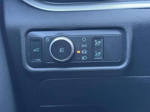 Used 2020 Ford Explorer XLT w/ Equipment Group 202A AWD/4WD image 32