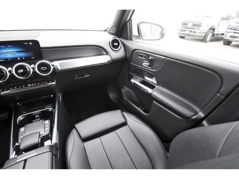 Used 2023 Mercedes-Benz GLB 250 4MATIC image 10