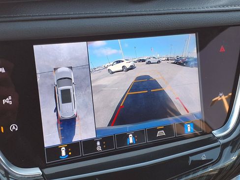 Used 2025 Cadillac XT6 Premium Luxury w/ Technology Package FWD image 17