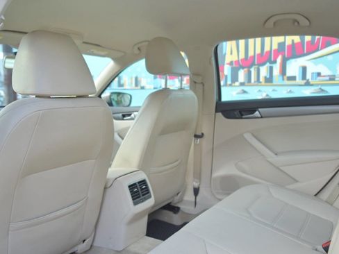 Used 2015 Volkswagen Passat TDI SE FWD image 16
