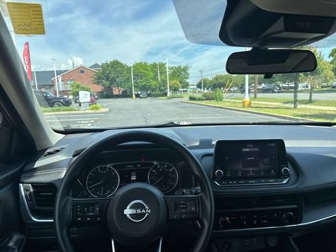 Used 2024 Nissan Rogue S AWD/4WD image 16