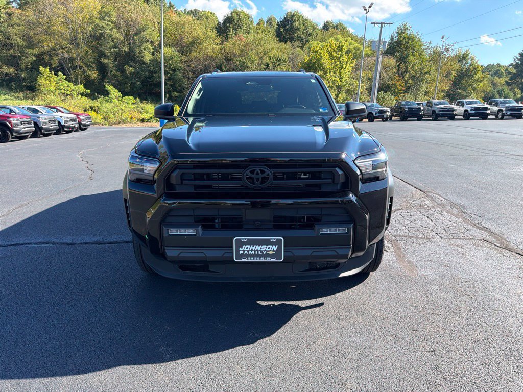 Used 2025 Toyota 4Runner SR5 AWD/4WD image 3