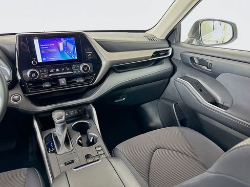 Certified 2024 Toyota Highlander LE image 22