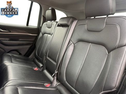 Used 2023 Jeep Grand Cherokee Limited w/ Black Appearance Package AWD/4WD image 14