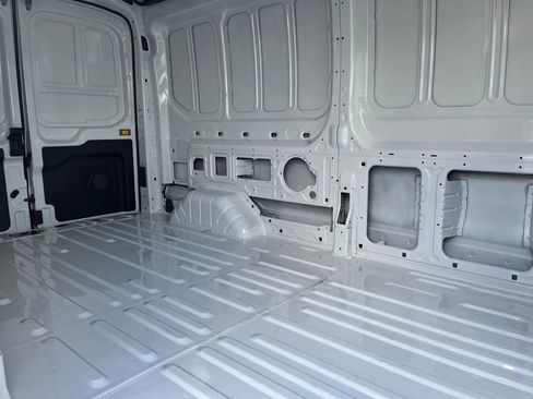 New 2025 Ford Transit 250 148 Medium Roof image 20