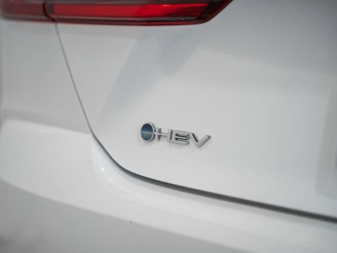 Used 2025 Toyota Camry SE image 8