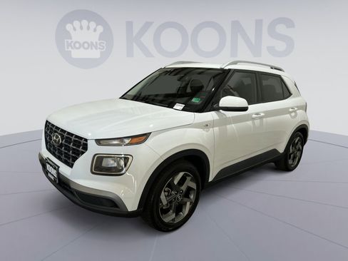 Used 2022 Hyundai Venue SEL FWD image 5