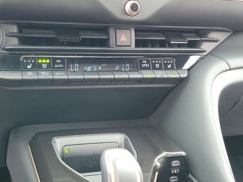 Used 2024 Toyota Crown Limited image 27